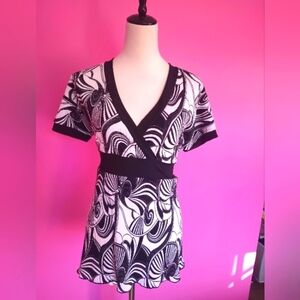 y2k Era Vision Apparel Ladies Black & White Stretch V-neck Blouse (Size Large)
